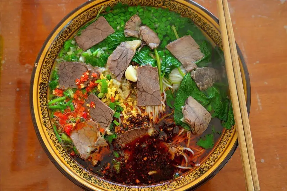 图片[2]-《云南米线盛宴：从传统到创新，舌尖上的狂欢不停歇，鲜香背后的历史与情怀，你尝过几种？》-北辰拾光