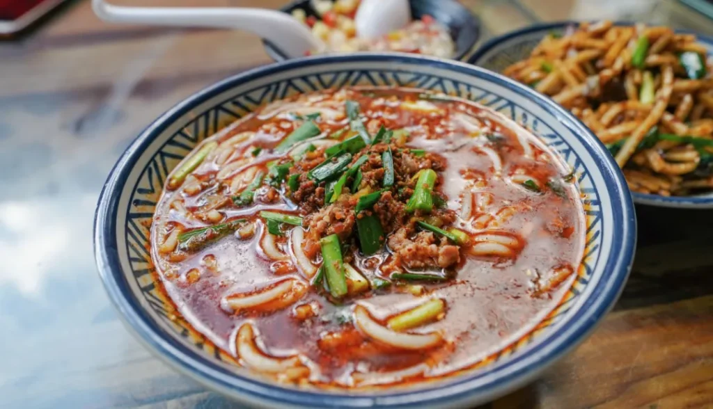 图片[3]-《云南米线盛宴：从传统到创新，舌尖上的狂欢不停歇，鲜香背后的历史与情怀，你尝过几种？》-北辰拾光