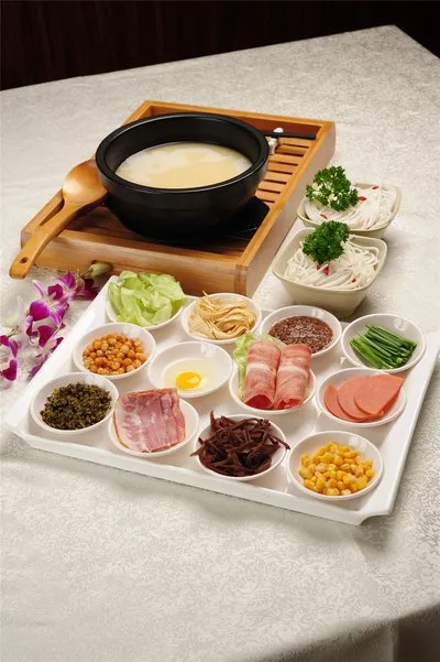 图片[1]-《云南米线盛宴：从传统到创新，舌尖上的狂欢不停歇，鲜香背后的历史与情怀，你尝过几种？》-北辰拾光